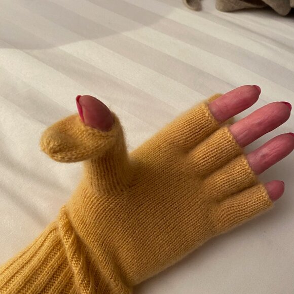 WHITE + WARREN 100% Cashmere Women Pop Top Gloves. Light Mustard One Size. NEW - Picture 5 of 15